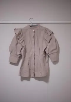 SNIDEL フリル付きベージュシャツ
