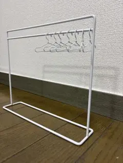 人形用　ハンガー　ミニチュア　（ホワイト）　ドレス付き