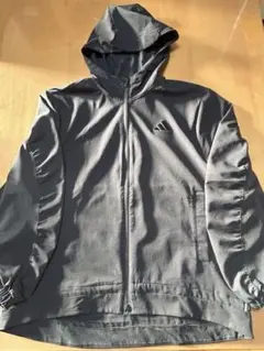 adidasナイロンパーカー