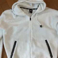 かわいいホワイトNIKE やパーカー