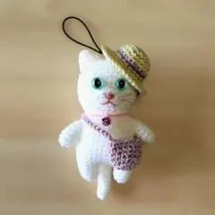 ハンドメイド　あみぐるみ　ネコ　ストラップ　白猫　麦わら帽のサムネイル
