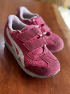 asics ピンク スニーカー ベルト付き