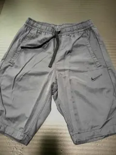 NIKE グレー ショートパンツ