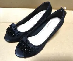ビーズ装飾付きブラックオープントゥパンプス Ｌサイズ
