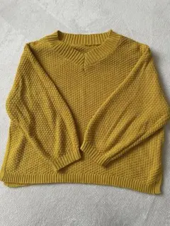 マスタード Vネック 長袖ニット