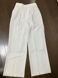 noble フロントタックソフトフレアーパンツ