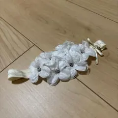 ホワイト花飾りヘアバンド　ベビー用