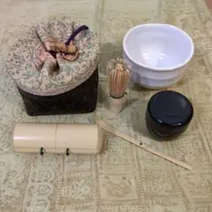 茶道具】茶箱セット 蒔絵茶箱 漆器 茶碗 振出 茶筅筒 茶巾筒 仕覆付き