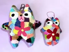 ダーニング刺繍のストラップ ミモザを抱いたクマ - メルカリ