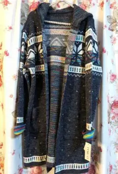 月末セール（表示より５００円引）　新品　フード付きパーカー M-Lサイズ