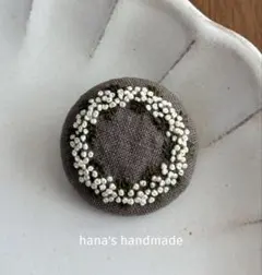 刺繍ブローチ　カフェオレ　ミモザリース