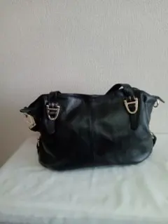 レザーショルダーバック　ブラック