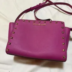 マイケルコース ショルダーバッグ スタッズ付きショルダーバッグ ピンク