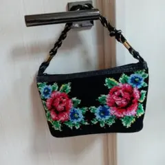 刺繍ポシェット 黒地 バラ