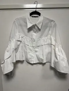 ZARA フリル付きホワイトクロップドシャツ