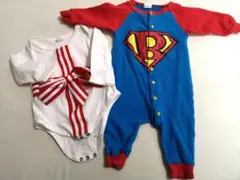 スーパーヒーロー風ロンパースとリボンボディスーツセット
