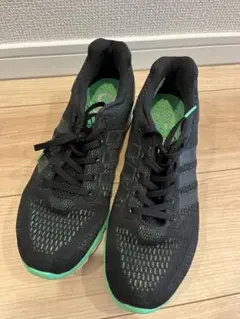 adidas ブラック/グリーン スニーカー