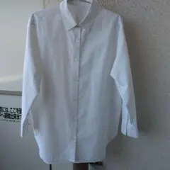 GUホワイト 長袖 ボタンアップシャツ