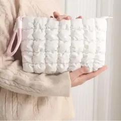 【最終値下げ】ふわふわ もこもこ ホワイト 白 コスメ ポーチ 大きめのサムネイル