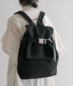 イアパピヨネ メッシュバックルリュック ブラック バックパックのサムネイル