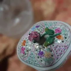 花柄 透かし模様 陶器製菓子入れ