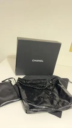 美品 ブラックショルダーバッグ 箱・ポーチ付き