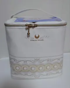 【新品】セーラームーンストアオリジナル⭐︎バニティポーチ プリンセス・セレニティ⭐︎ ストアオリジナル バニティポーチ プリンセス・セレニティ：美少女戦士