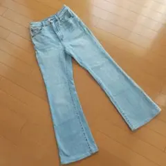 GU ライトブルー フレアデニム ブーツカット Ｓサイズのサムネイル