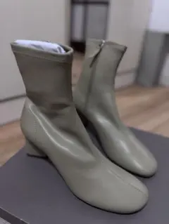 【新品】CHARLES & KEITH スクエアトゥストレッチアンクルブーツ