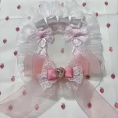 おめかしスタイ(白レース ピンクリボン  宝石チャーム付き) おめかしスタイ(ピンクリボン 宝石チャーム付き) - メルカリ