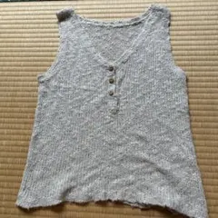 Vネック ニットベスト ボタン付き