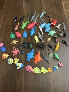 海洋生物 フィギュア セット 海の生き物　魚　亀　サメ　イルカ　タコ　まとめ売りのサムネイル