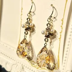 1862.スワロ入り♡ しずく型レジンピアス♡