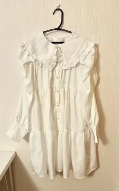 abc une face フリル付きホワイトドレスのサムネイル