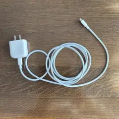 Lightning充電ケーブルとACアダプタ