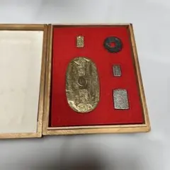 遺品整理　勲章　旭日単光章　アンティーク記念品　文字箱付　タイピン　財布 遺品整理 勲章 旭日単光章 アンティーク記念品 文字箱付 タイピン 財布