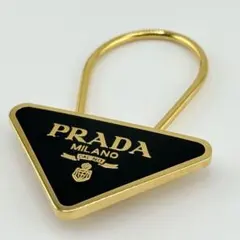PRADA トライアングルロゴ エナメル メタル キーリング ブラック×ゴールド