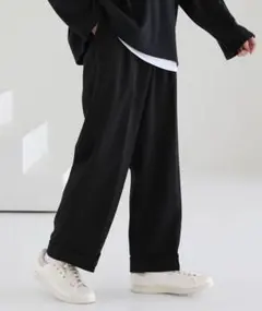 ETELIO センタープレスロールアップスラックス　ブラック