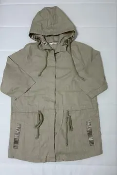 半袖　ベージュ フード付きジャケットのサムネイル