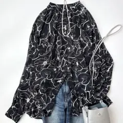 未使用品 オードリーアンドジョンワッド とろみ ブラウス シャツ 花柄 黒のサムネイル