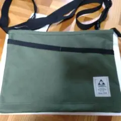 GERRY サコッシュ カーキのサムネイル