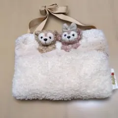 ダッフィーとシェリーメイが付いたショルダーバックです。