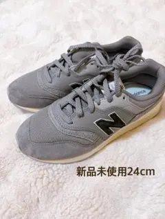 【メルカリ市価格】New Balance 996 スニーカー 24cm 未使用