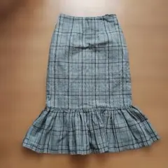 フリル裾タイトスカート