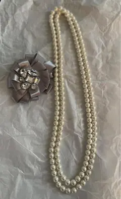 お値下げ中❣️美品❣️イミテーションパールネックレスとシルバーブローチのセット