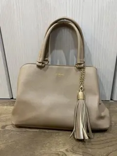 ベージュ ハンドバッグ タッセル付き 中型