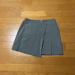 新品グレー フレアミニスカート サイドボタン付き