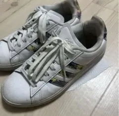 adidas スニーカー 花柄 ホワイトのサムネイル
