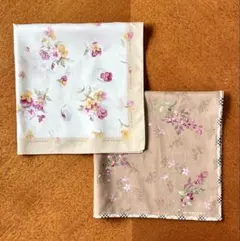 Burberry 花柄ハンカチ 2枚セット　両方とも色落ちします。