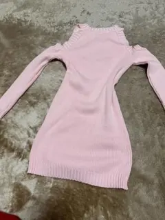 オフショルダーリブニットピンク長袖ワンピース